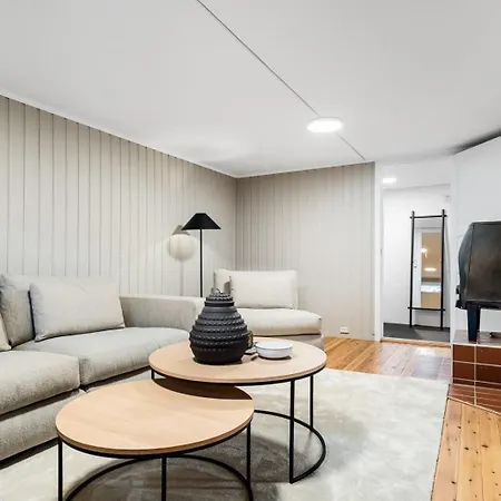 Modern 5br House - - 2,5 Bathroom - Terrace - Parking * ボードー