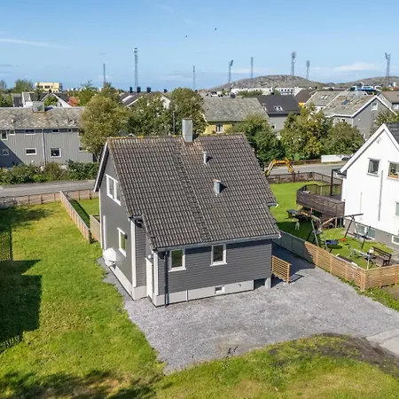 Modern 5br House - - 2,5 Bathroom - Terrace - Parking ヴィラ *