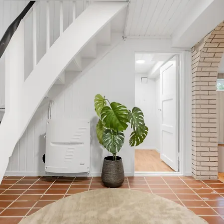 Modern 5br House - - 2,5 Bathroom - Terrace - Parking Villa *