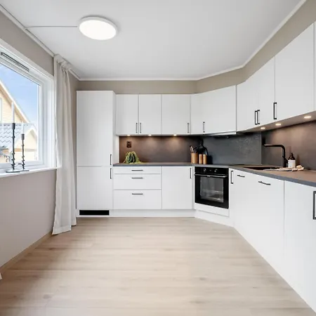 Modern 5br House - - 2,5 Bathroom - Terrace - Parking ボードー