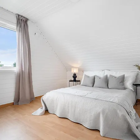 ヴィラ Modern 5br House - - 2,5 Bathroom - Terrace - Parking ボードー