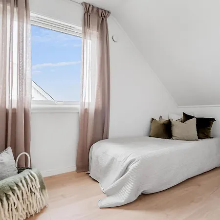 Modern 5br House - - 2,5 Bathroom - Terrace - Parking ヴィラ