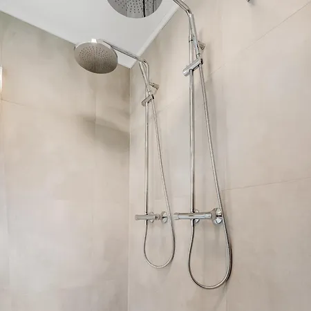 Modern 5br House - - 2,5 Bathroom - Terrace - Parking ヴィラ ボードー